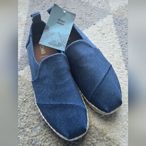 Tom's alpargata for men, size 7. Color navy blue